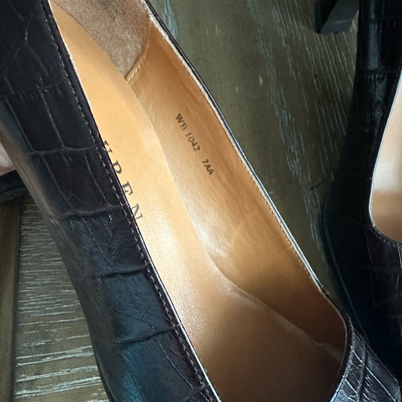 Women's vintage Ralph Lauren Heels, Size 7, Dark Brown burgundy - Picture 3 of 9